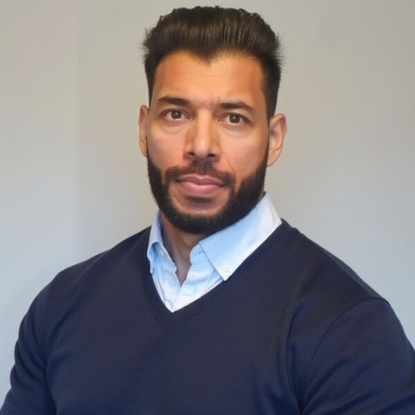 Jonathan Dominic, London-based commercial advisor